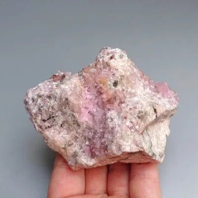 Kobaltokalcit krystaly v hornině 311g, Maroko  |MINERALS-STONES®