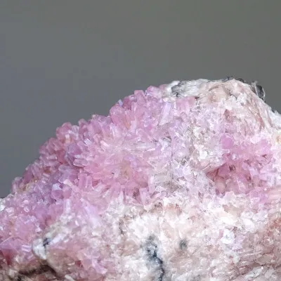 Kobaltcalcitkristalle im Gestein, 572g, Marokko |Minerals-stones