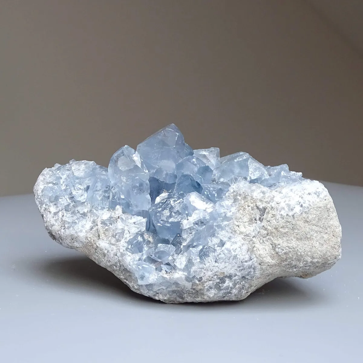 Celestin-Kristalle, Druse 822g, Madagaskar | Minerals-Stones