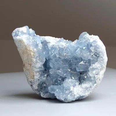 Celestin-Kristalle, Druse 1005g, Madagaskar | Minerals-Stones