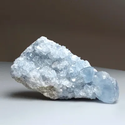 Celestin-Kristalle, Druse 512g, Madagaskar | Minerals-Stones