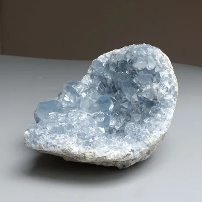 Celestin-Kristalle, Druse 715g, Madagaskar | Minerals-Stones