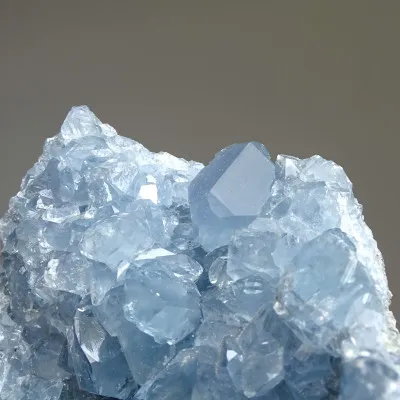 Celestýn krystaly drúza 715g, Madagaskar | Minerals-Stones