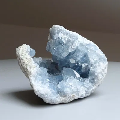 Celestin-Kristalle, Druse 682g, Madagaskar | Minerals-Stones