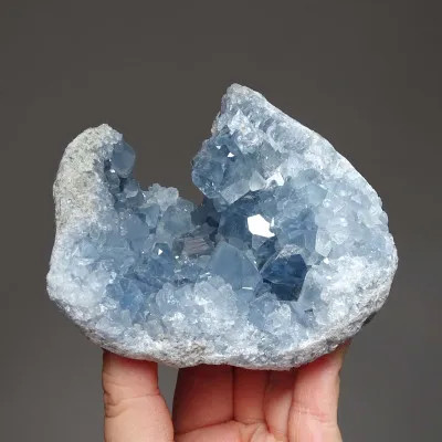 Celestýn krystaly drúza 682g, Madagaskar | Minerals-Stones