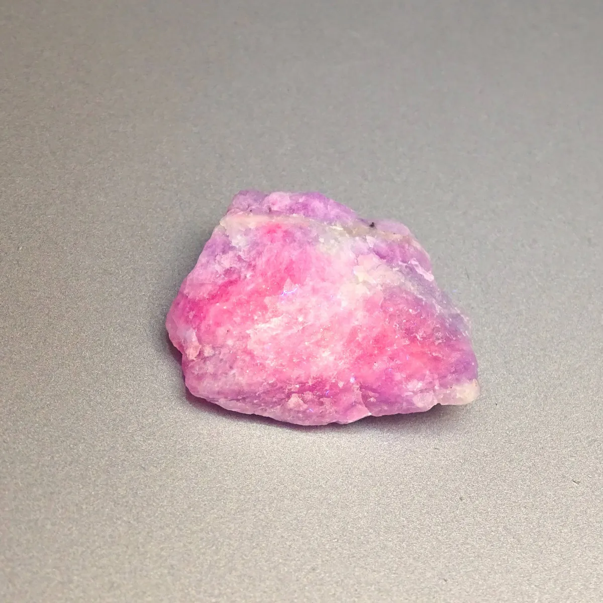 Hackmanit přírodní krystal 7,9g, Afganistán | Minerals-stones