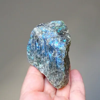 Labradorit, natürlich, unpoliert, 178 g, Madagaskar | MINERALS-STONES