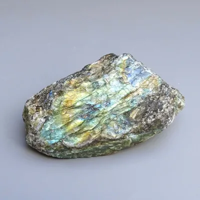 Labradorit přírodní neleštěný 198g, Madagaskar | MINERALS-STONES®