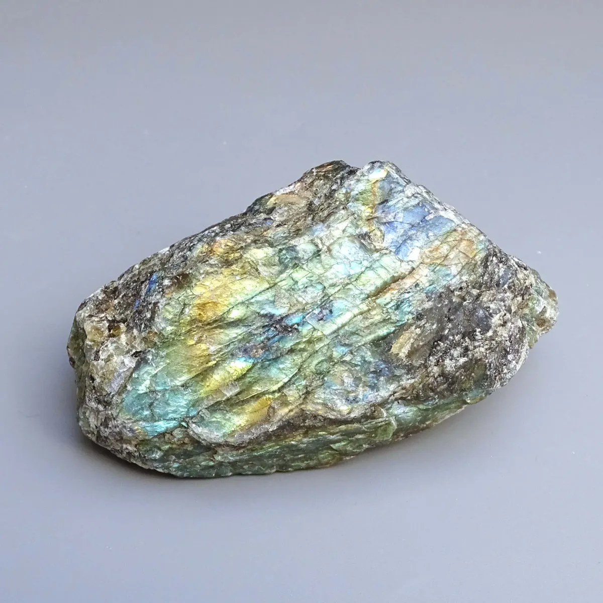 Labradorit přírodní neleštěný 198g, Madagaskar | MINERALS-STONES®
