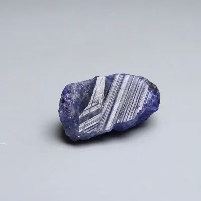 Tanzanit surový minerál 13,7g, Tanzánie | MINERALS-STONES