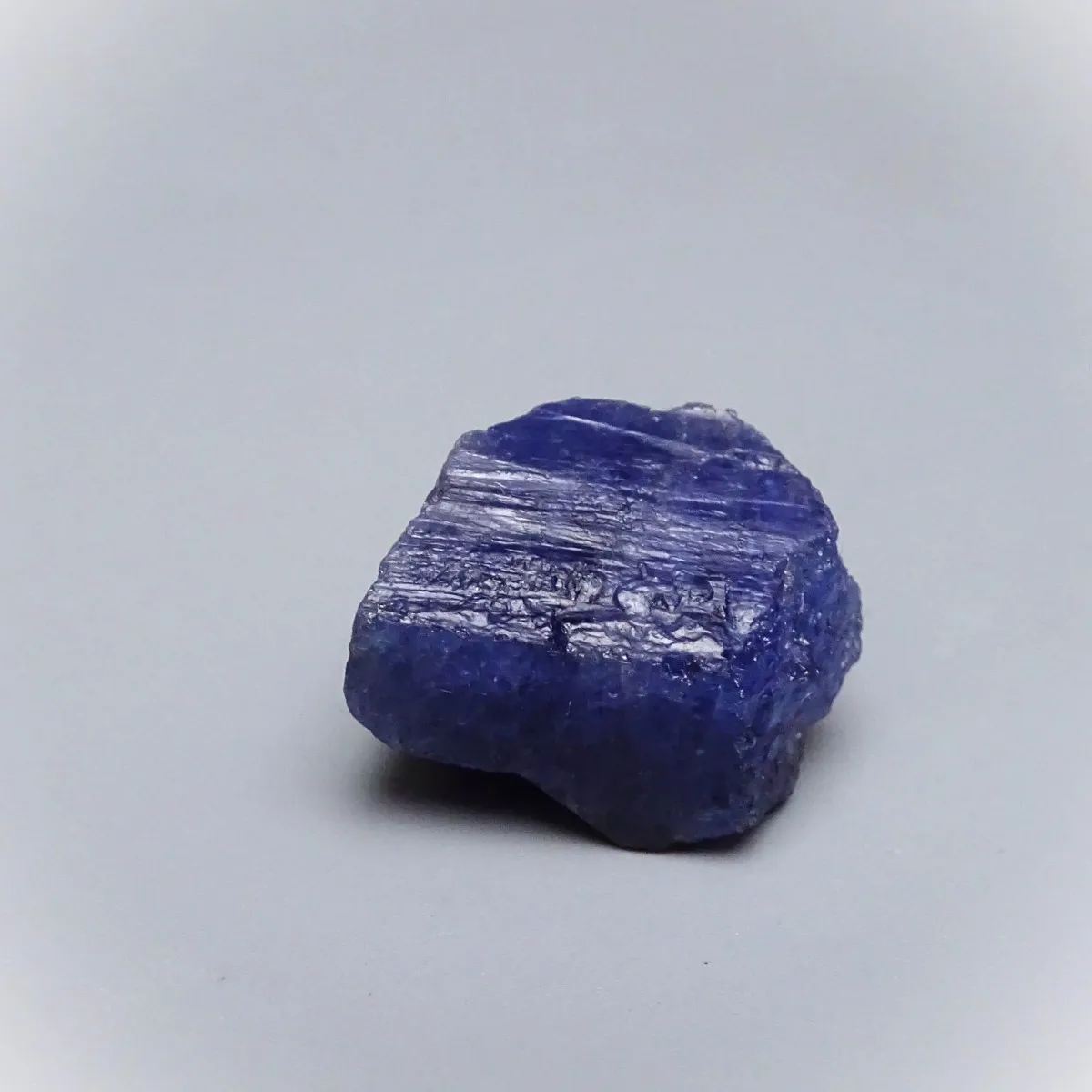 Tanzanit surový minerál 14,8g, Tanzánie | MINERALS-STONES