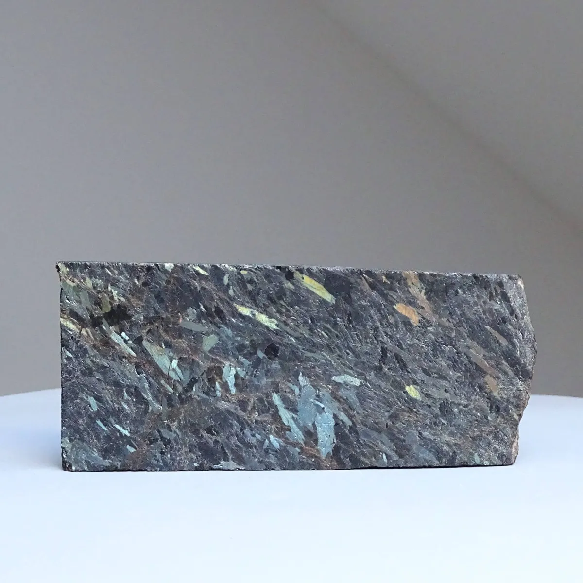 Nuummit přírodní minerál plát 136,1g, Grónsko | Minerals-stones