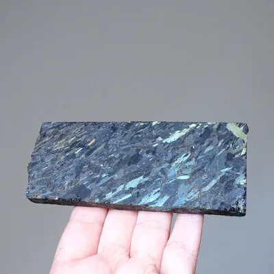 Nuummit přírodní minerál plát 136,1g, Grónsko | Minerals-stones