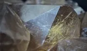 Rauchquarz mit Rutil – natürlicher Quarz mit Rutil-Einschlüssen