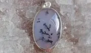 Dendritischer Opal – Anhänger aus natürlichem Opal mit Dendriten