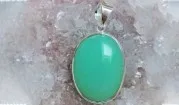 Chryzopras – stříbrný přívěsek z přírodního chalcedonu