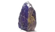 Iolit (cordierit) – přírodní a sběratelské minerály