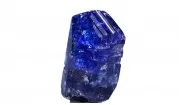 Tansanit-Edelstein – eine blauviolette Varietät des Zoisits natürlichen Ursprungs