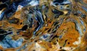 Pietersit, ein natürliches Mineral – brekziöser Chalcedon mit faserigen Einschlüssen