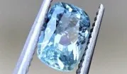 Topas, natürlich geschliffenes Mineral
