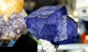 Fluorit – minerál s výraznou krystalickou strukturou a barevností