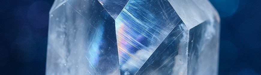 Piezoelektrischer Effekt und Quarz – Kristall, der Strom erzeugt | Minerals-stones